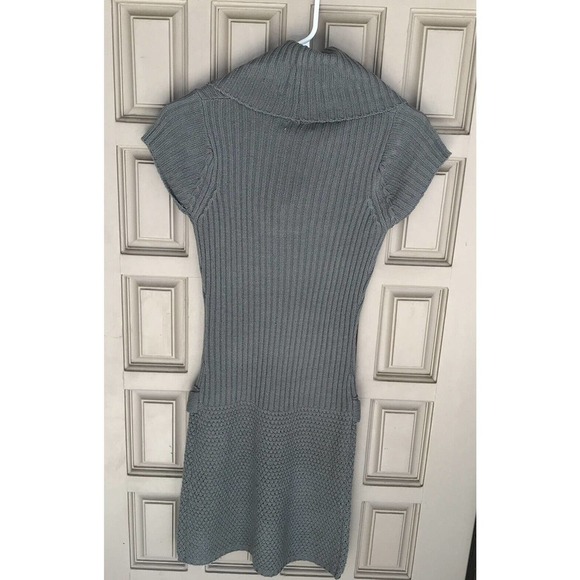 Too Hot Sweater SzS Gray Acrylic Cap Sleeves Tab Details Pull Over Pre-Own - Picture 9 of 13